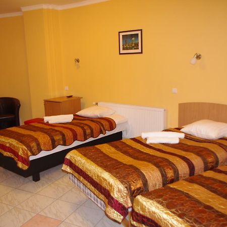 Hotel Vaivorykste Šiauliai Esterno foto