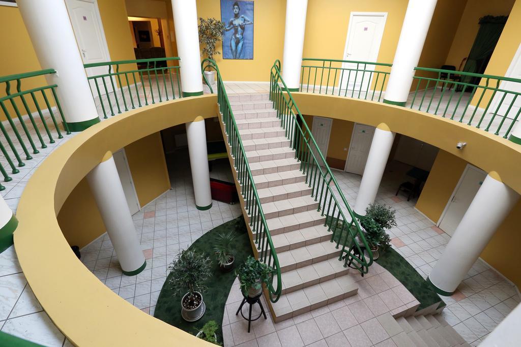 Hotel Vaivorykste Šiauliai Esterno foto