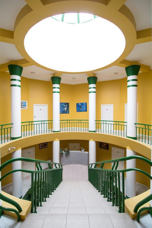 Hotel Vaivorykste Šiauliai Esterno foto