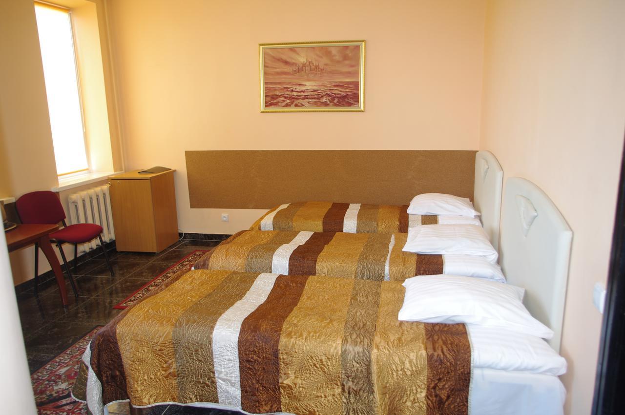 Hotel Vaivorykste Šiauliai Esterno foto
